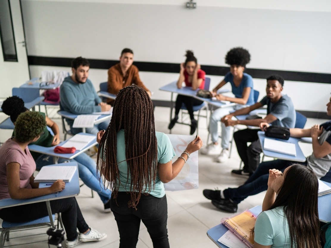 Brasileiros querem educação sexual nas escolas - 08/07/2022 - UOL VivaBem