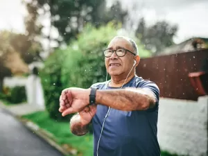 Tem que se mexer: idosos com câncer, até avançado, devem fazer exercício