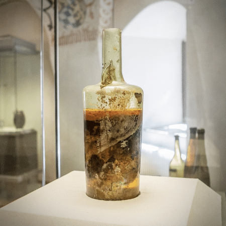 A garrafa de vinho mais antiga do mundo no Museu Histórico do Palatinado, na Alemanha - Reprodução/Instagram
