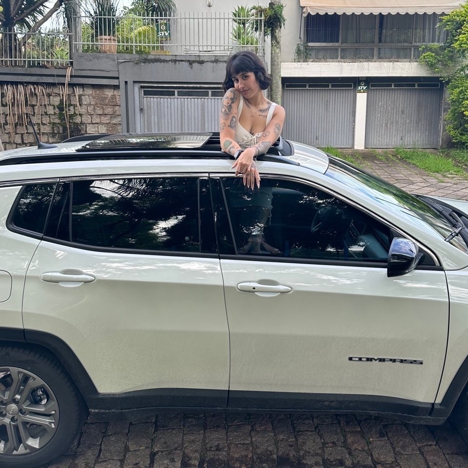 Garagem da Beiçola: influenciadora larga Opala e já planeja carrão