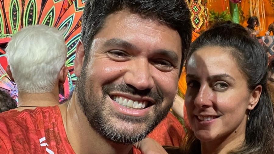 Marcelo Courregue e Carol Barcellos assumiram namoro na noite de Carnaval