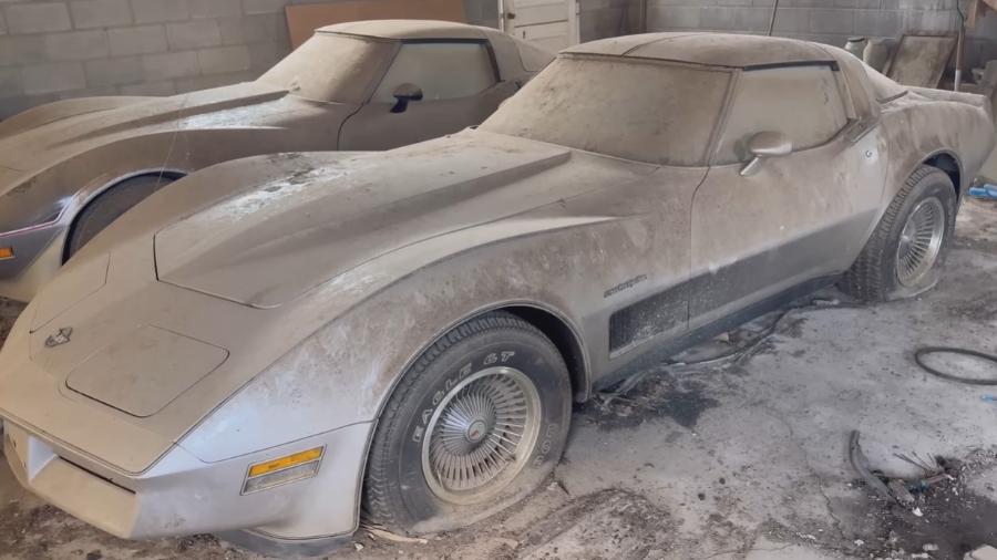Chevrolet Corvette 1982 é encontrado em garagem