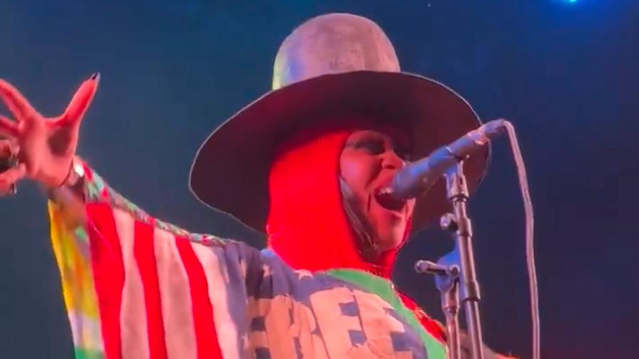 Erykah Badu se apresenta na noite de estreia do Rock the Mountain 2024, na sexta (8), em Petrópolis - Reprodução X