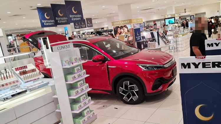Incidente semelhante ocorreu com adolescente e um BYD em shopping da Austrália Incidente semelhante ocorreu com adolescente e um BYD em shopping da Austrália