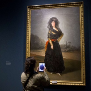 06.out.2015 - Retrato da Duquesa de Alba pintado por Goya em 1797 - Facundo Arrizabalaga/EFE
