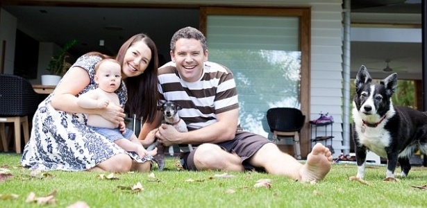 Josie e o marido, Travis, pais de Dash, foram beneficiados pelo programa - Aurizon/Divulgação