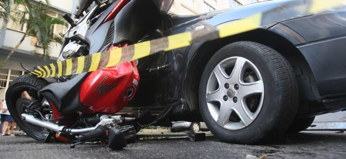 Seguro DPVAT existe desde 1974 e indeniza qualquer vítima de acidente envolvendo veículos automotores; taxa é bancada pelos proprietários de veículos - Severino Silva/Agência o Dia/Estadão Conteúdo