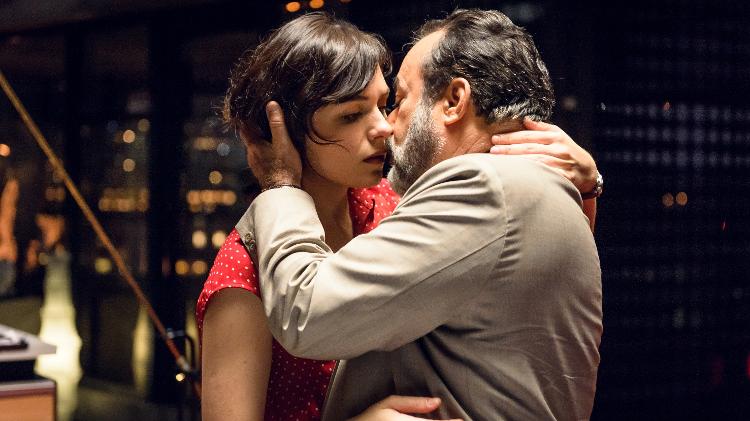 "Vade Retro": Abel finalmente consegue seduzir Celeste - Ramón Vasconcelos/Divulgação/TV Globo - Ramón Vasconcelos/Divulgação/TV Globo