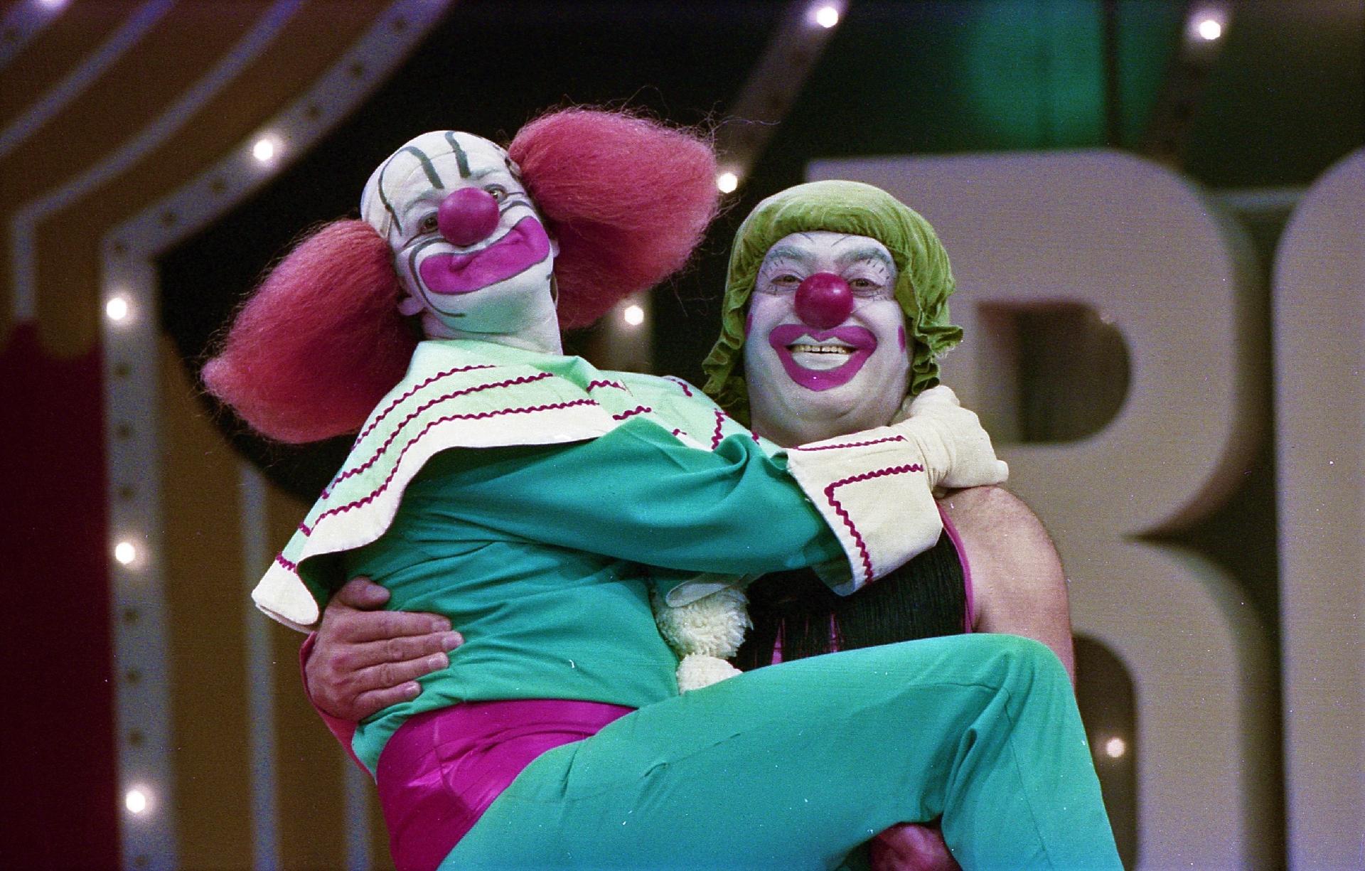 Fotos Veja fotos raras e inéditas do Bozo 25/08/2017 UOL TV e Famosos Fotos Veja fotos raras e inéditas do Bozo 25/08/2017 UOL TV e Famosos