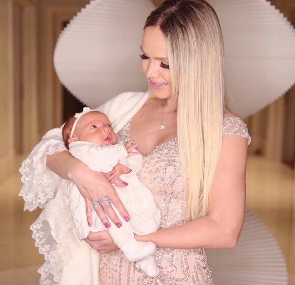 Manuela, 1 mês, filha da apresentadora Eliana com o marido, o diretor de tevê Adriano Ricco - Reprodução/Instagram