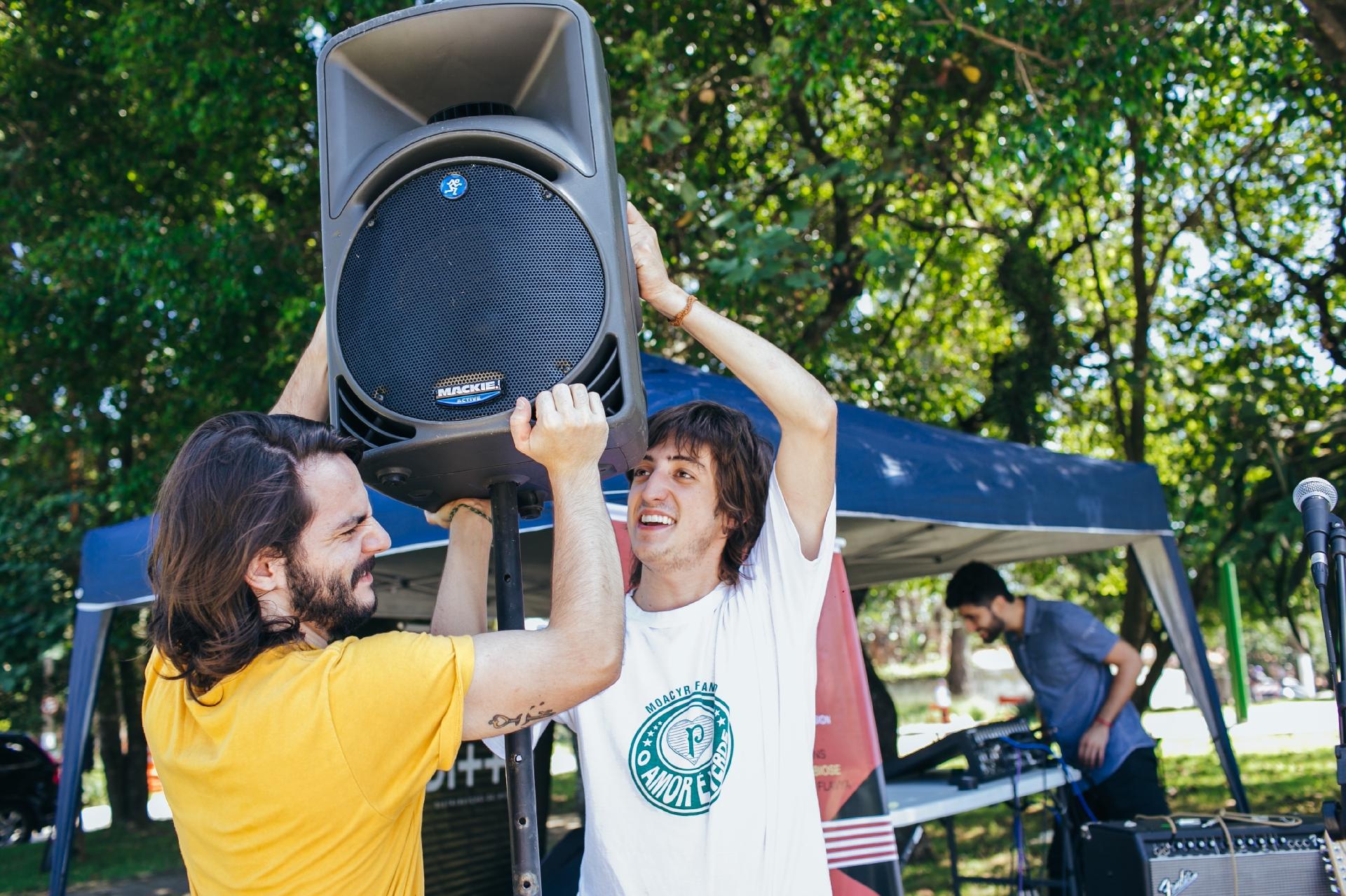 Organizadores do Lolla pra Rua preparam seu festival alternativo em uma praça pertinho do autódromo de Interlagos - Felipe Gabriel/UOL