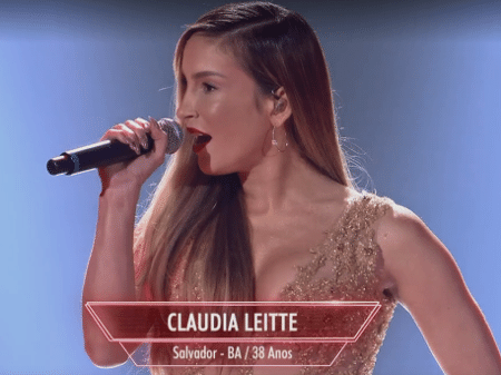 A cantora Claudia Leitte faz aparição surpresa no "The Voice Brasil" - Reprodução/TV Globo