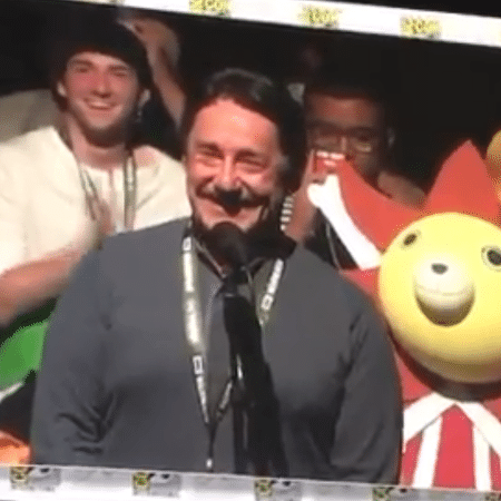Momento divertido Peter Cullen no painel de "Bumblebee" na Comic-Con - Reprodução/Twitter