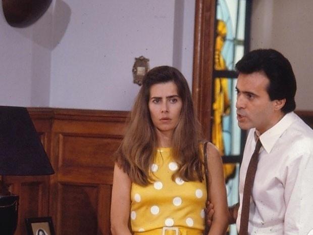 Maitê Proença e Tony Ramos formaram o casal Helena e Álvaro em "Felicidade" (1991). Álvaro era casado com problemática Débora (Vivianne Pasmanter), que faz de tudo para separá-lo de Helena - CEDOC/TV Globo