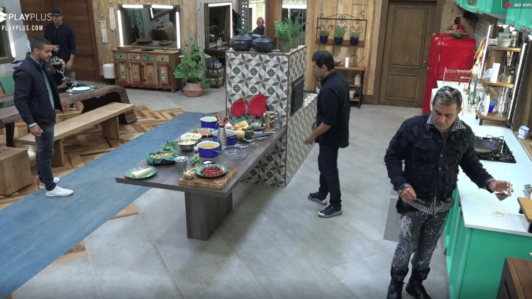 jantar felipe bronze - Reprodução/Play Plus - Reprodução/Play Plus