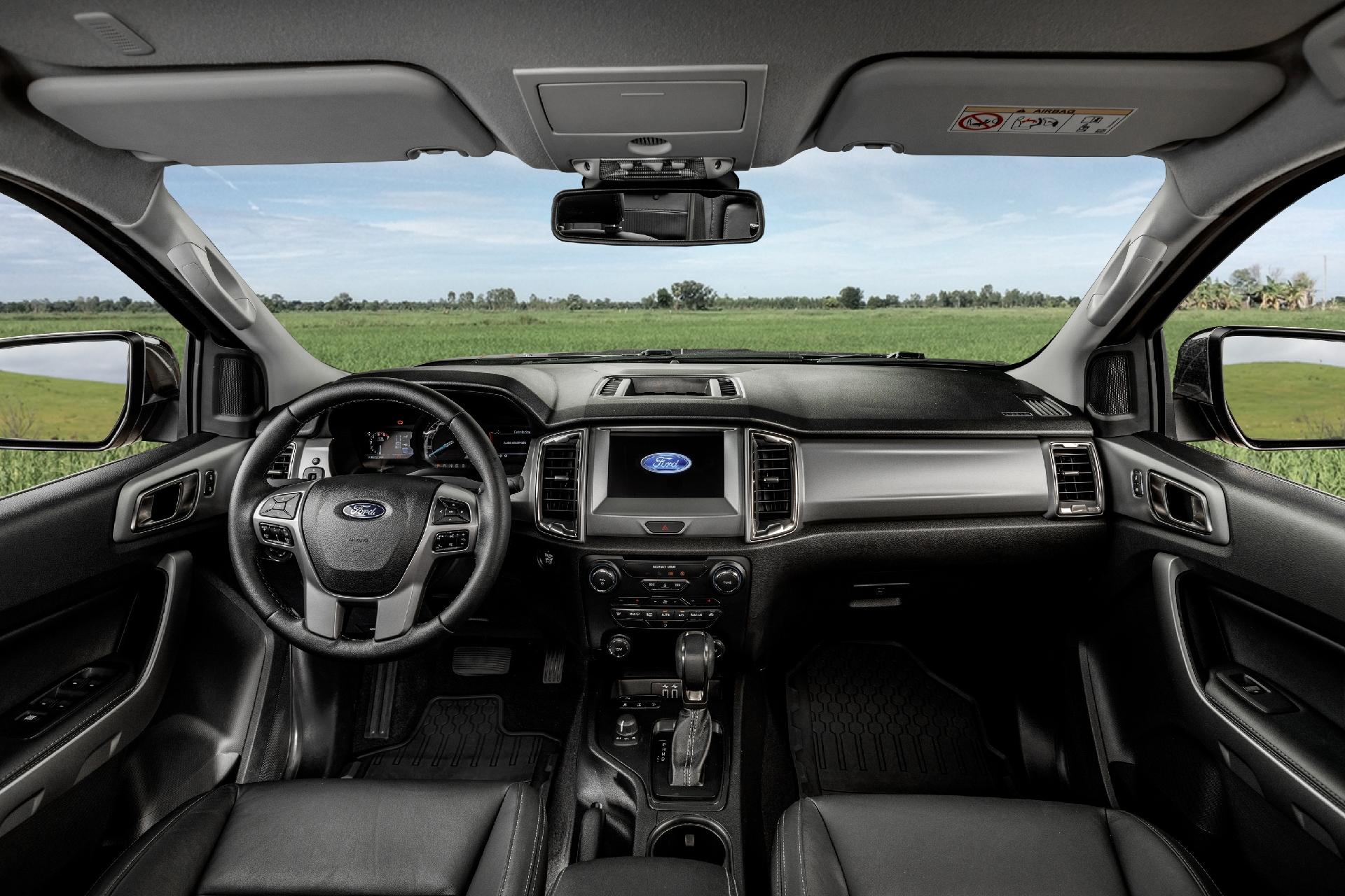 Ford Ranger é picape de trabalho e com recursos de direção semi ...
