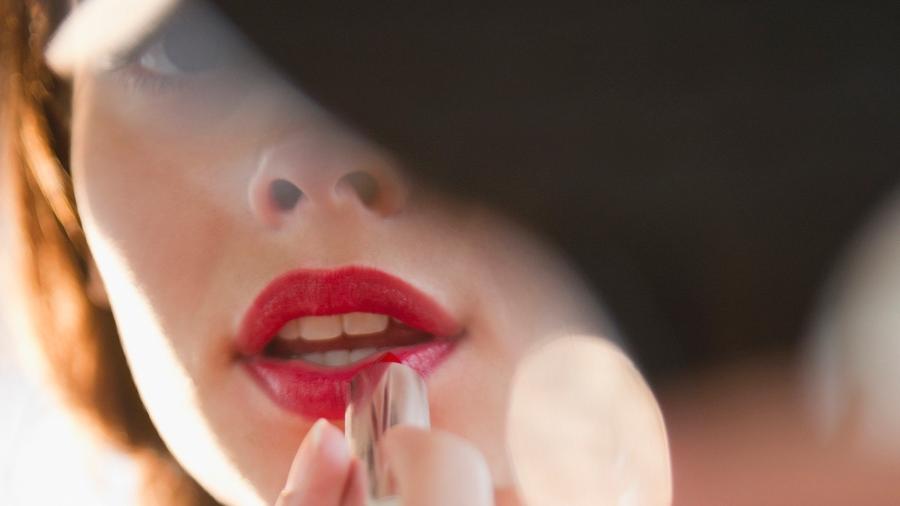 Skincare e itens de maquiagens nutritivos ajudam na barreira natural de proteção  - Jamie Grill/Getty Images