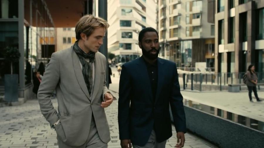 Robert Pattinson e John David Washington em cena de "Tenet", de Christopher Nolan - Divulgação