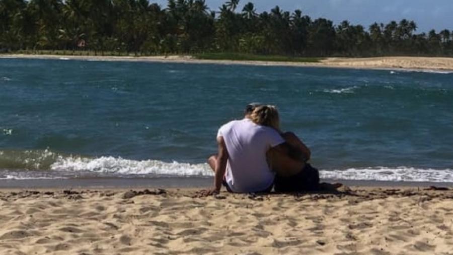 Tierry compartilhou foto em clima romântico com Gabi Martins - Reprodução/Instagram