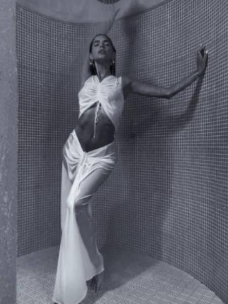 Bruna Marquezine sensualiza no chuveiro em foto do amigo André Nicolau - Reprodução/Instagram