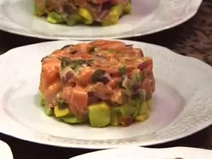 Tartar de salmão: receita tem gorduras boas e garante saciedade