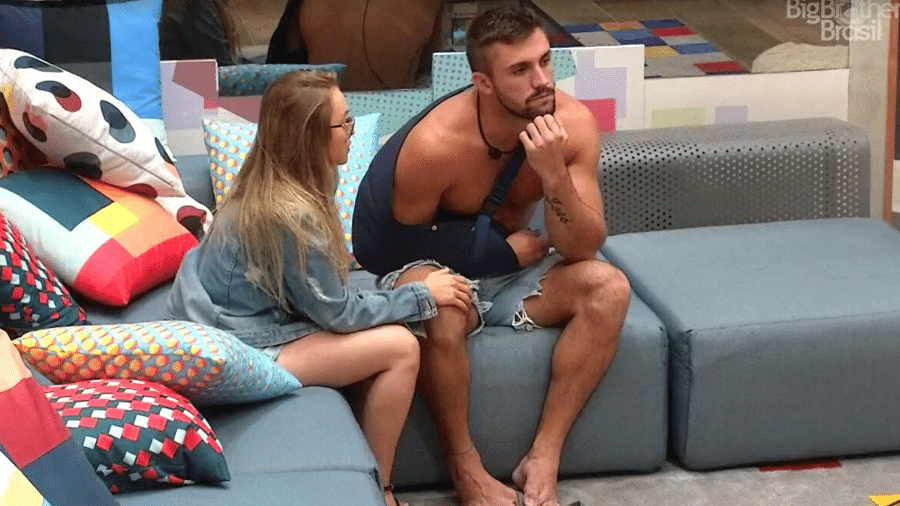 BBB 21: Carla tenta conversar com Arthur - Reprodução / Globoplay