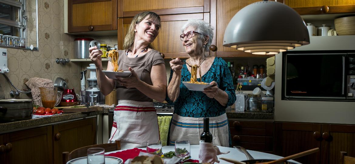 Daniela e a mãe, Rina: dupla veio da Itália com a família nos anos de 1970 -  Keiny Andrade/UOL