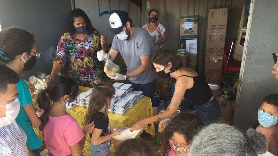 Em 16 meses, grupo entregou 4.500 refeições, somando 2,3 toneladas de alimentos preparados - Arquivo pessoal