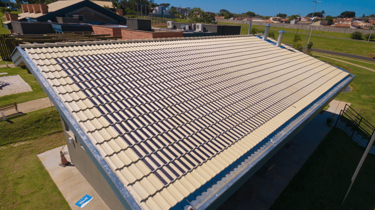 Tégula solar: telha solar se adapta às curvas das telhas de concreto convencionais - Divulgação - Divulgação