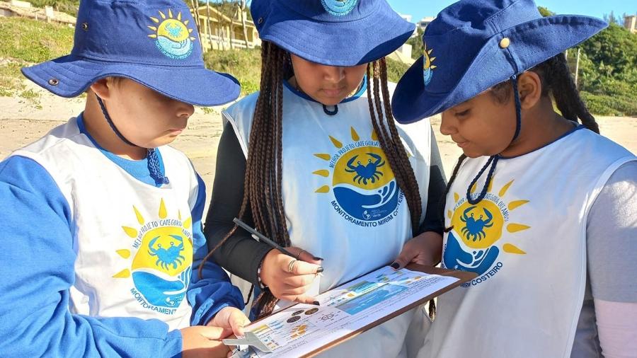 A Rede de Guardiões Mirins do Oceano proporciona às crianças experiências de aprendizagem que as conectam com o ambiente marinho-costeiro onde vivem - Divulgação