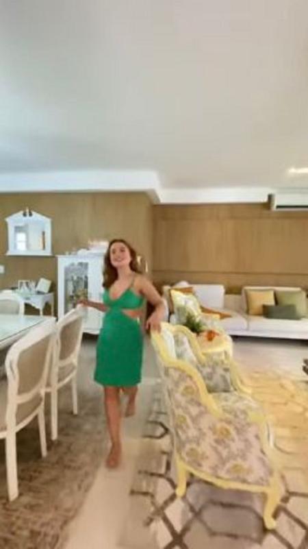 Larissa Manoela mostra cômodos do apartamento que morou no Rio 
