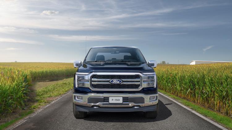 Ford F-150 Lariat exibe detalhes externos cromados