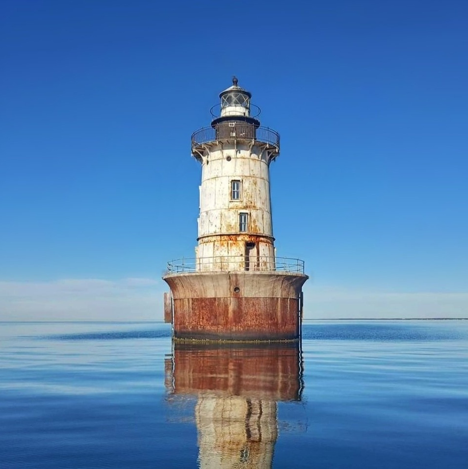 Homem investe mais de R$ 1 mi para salvar farol e baía de Chesapeake