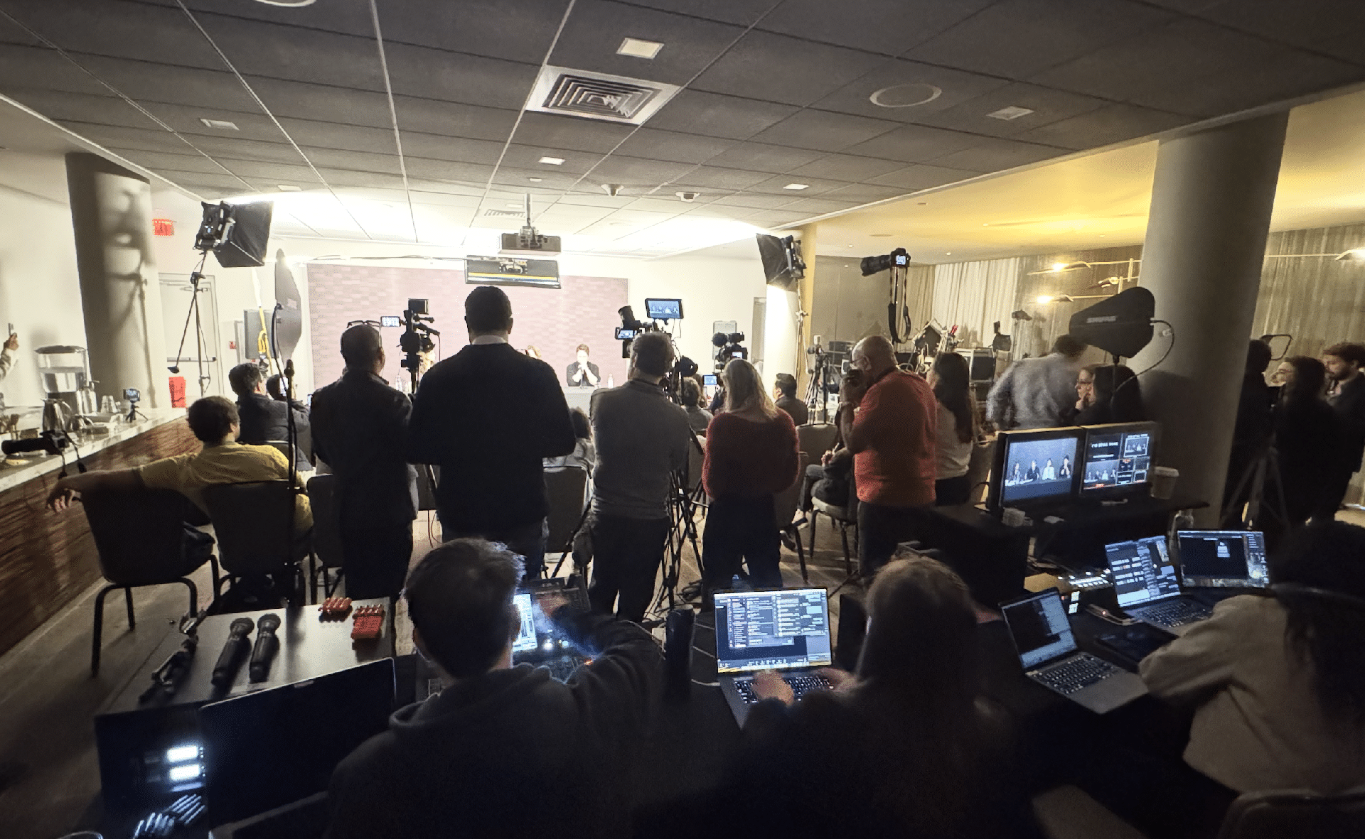 Bastidores da coletiva de imprensa de "Ainda Estou Aqui" no dia seguinte ao Oscar, em Los Angeles, 2025 - undefined