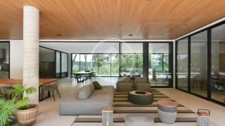 Sala de estar de mansão de Zé Felipe Sala de estar de mansão de Zé Felipe