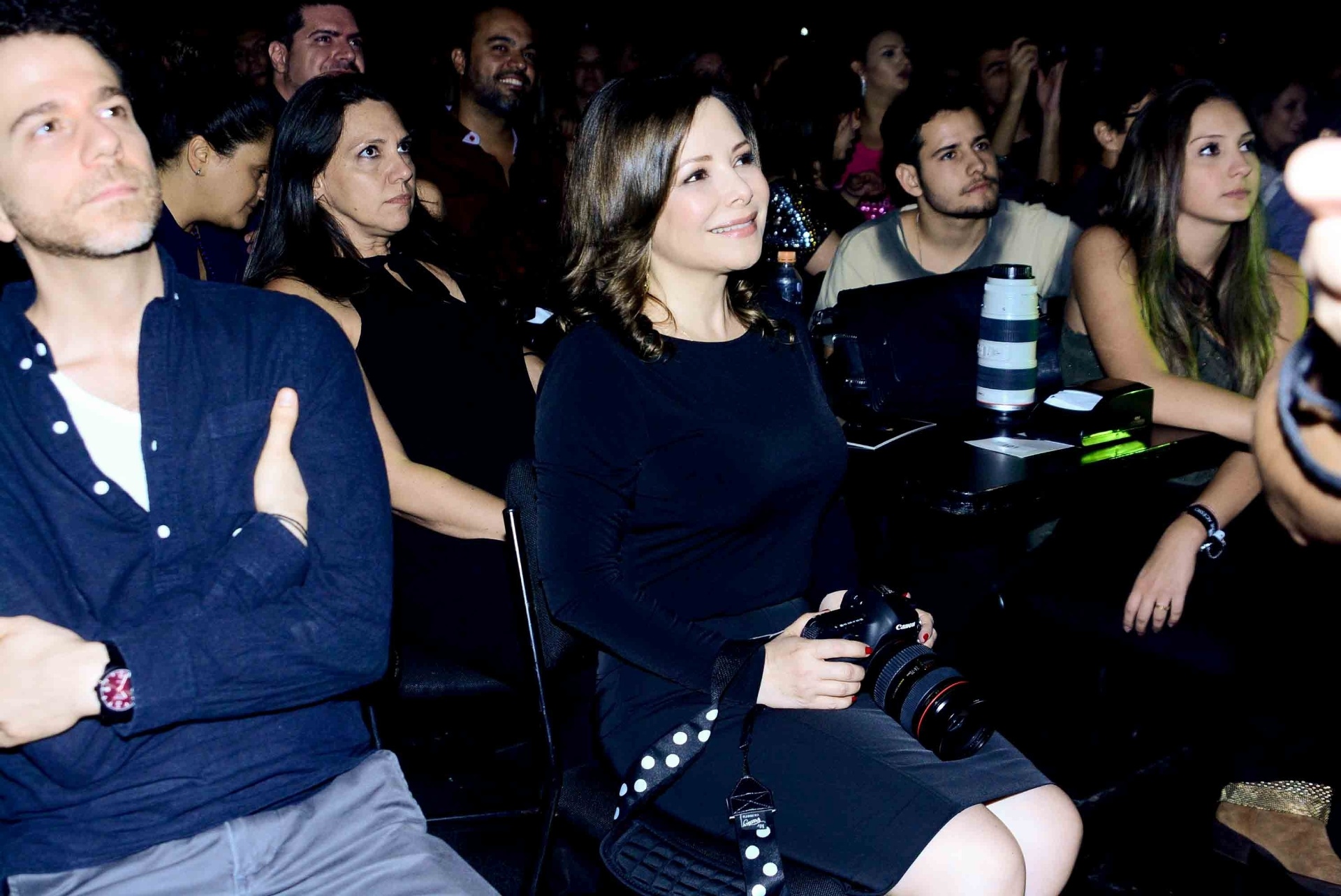 10.out.2015 – Mãe de Sandy, Noely acompanhou o novo show da filha de perto e registrou a volta da cantora aos palcos com uma câmera profissional - Leo Franco / AgNews