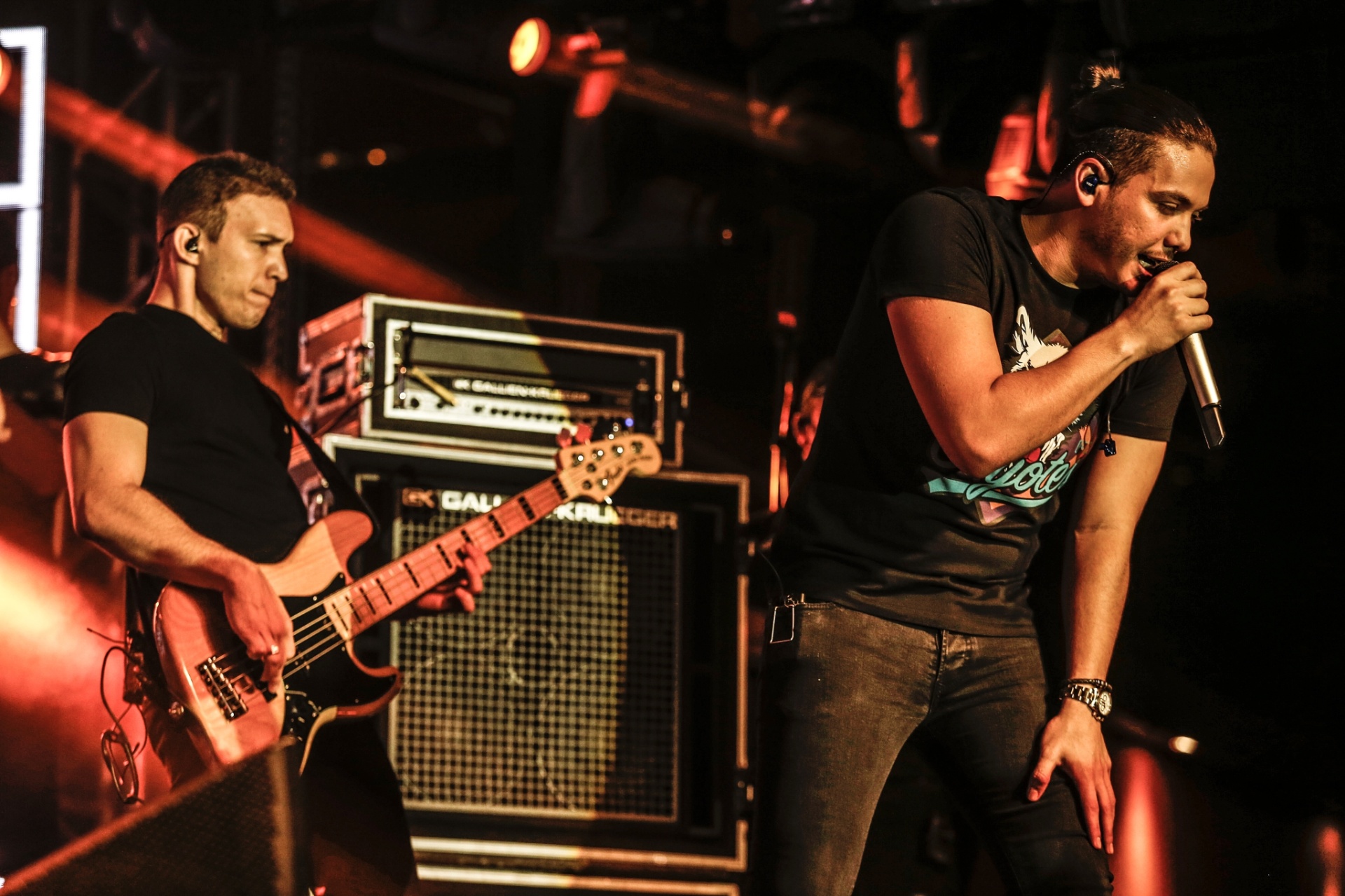 28.abr.2016 - Com casa lotada, Wesley Safadão se apresenta no Villa Country, em São Paulo, na madrugada desta quinta-feira - Lucas Lima/UOL