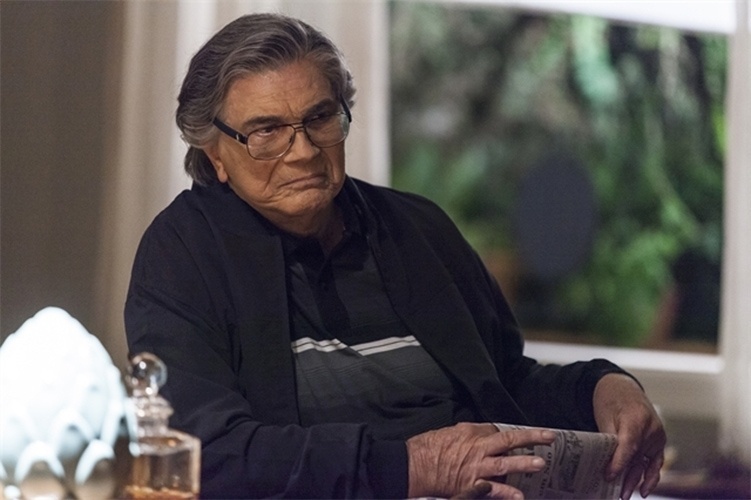 Fausto (Tarcísio Meira) - Pai de Pedro (Chay Suede/ Reynaldo Gianecchini), Vitória (Sophia Abrahão/ Camila Morgado) e Hércules (João Vitor Silva/ Danilo Granghéia). Casado com Magnólia (Vera Holtz). Se apaixona por Suzana (Gabriela Duarte/ Regina Duarte) - Artur Meninea/Globo