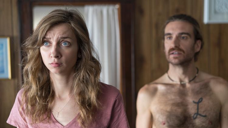 Lauren Lapkus e George Basil na série "Crashing" - Divulgação/HBO - Divulgação/HBO