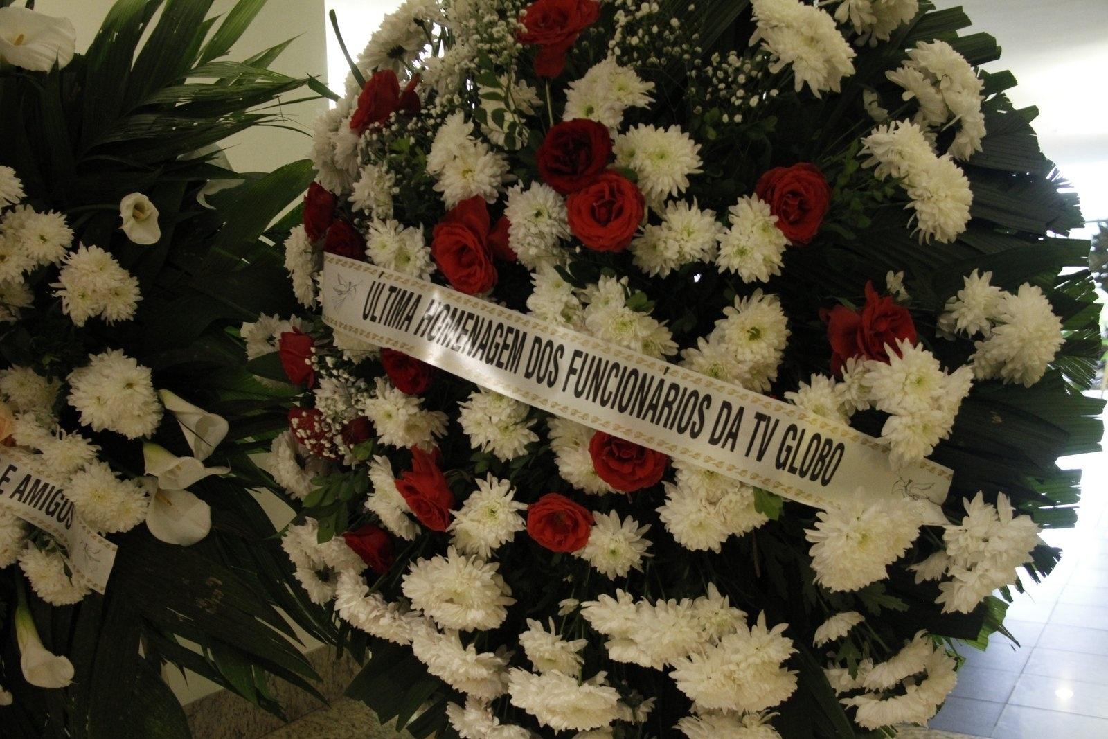 TV Globo envia coroa de flores em homenagem a Paulo Silvino, que morreu nesta quinta-feira vítima de câncer no estômago - Marcos Ferreira / Brazil News