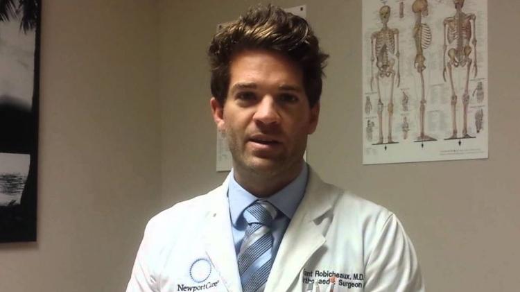 O médico Grant William Robicheaux, suspeito de abusar sexualmente de várias mulheres - Youtube - Youtube