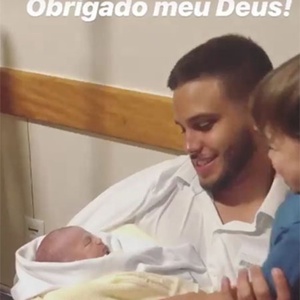 Jonathan Couto com os dois filhos, José e João - Reprodução/Instagram - Reprodução/Instagram