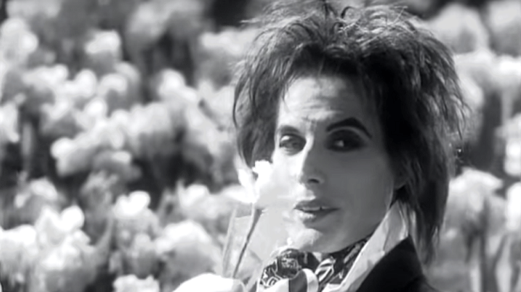 Freddie Mecury nas filmagens do clipe de "I'm Going Slightly Mad" - Reprodução - Reprodução