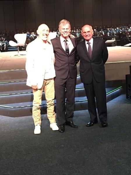 Marco Aurélio Raymundo, fundador da Mormaii, Alcebíades Athayde Júnior, presidente da Libbs Farmacêutica, e Ricardo Boechat - Reprodução/Instagram/mormaiioficial - Reprodução/Instagram/mormaiioficial