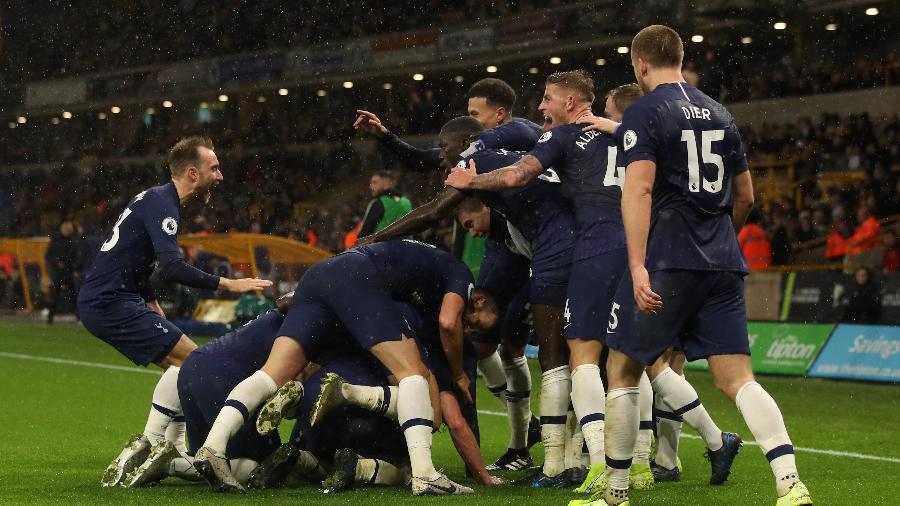 Jogadores do Tottenham Hotspur comemoram vitória sobre o Wolverhampton  - Getty Images