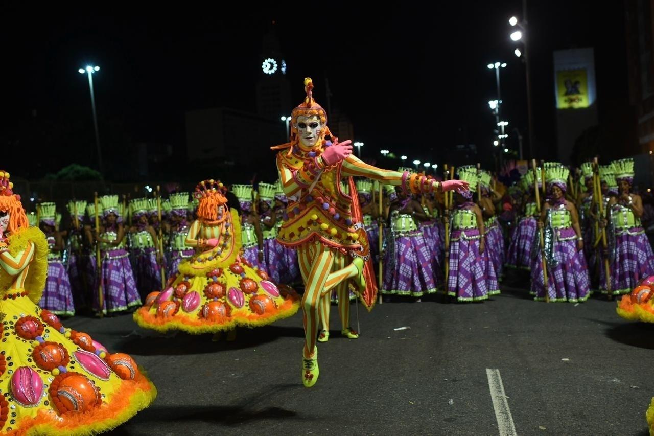 Enredo "As ganhadeiras de Itapuã" faz referência à lagoa onde as ganhadeiras lavavam as roupas de seus senhores - Lucas Landau/UOL