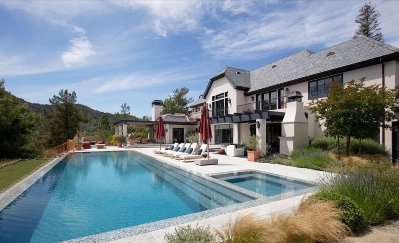 Mansão de Justin Bieber possui piscina, biblioteca, mansão e sala de cinema - Divulgação/Realtor