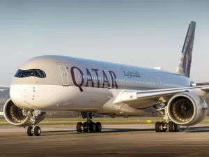 Doze pessoas ficam feridas após turbulência de 20 segundos em voo da Qatar