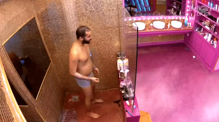 BBB 21: Gil diz que ficou pelado sem querer - Reprodução/Globoplay - Reprodução/Globoplay