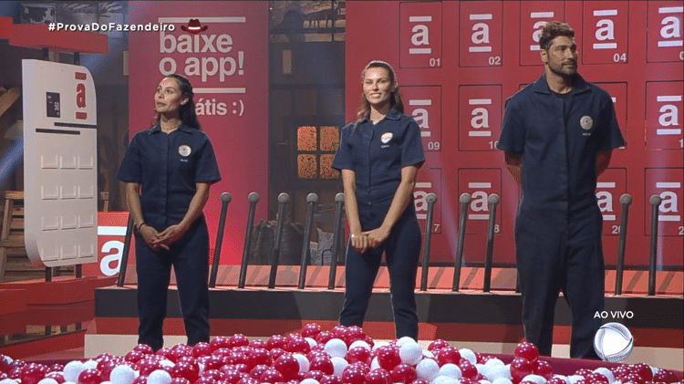 A Fazenda 2021: Aline Mineiro, Dayane Mello e Victor Pecoraro na quinta prova do fazendeiro - Reprodução/PlayPlus - Reprodução/PlayPlus